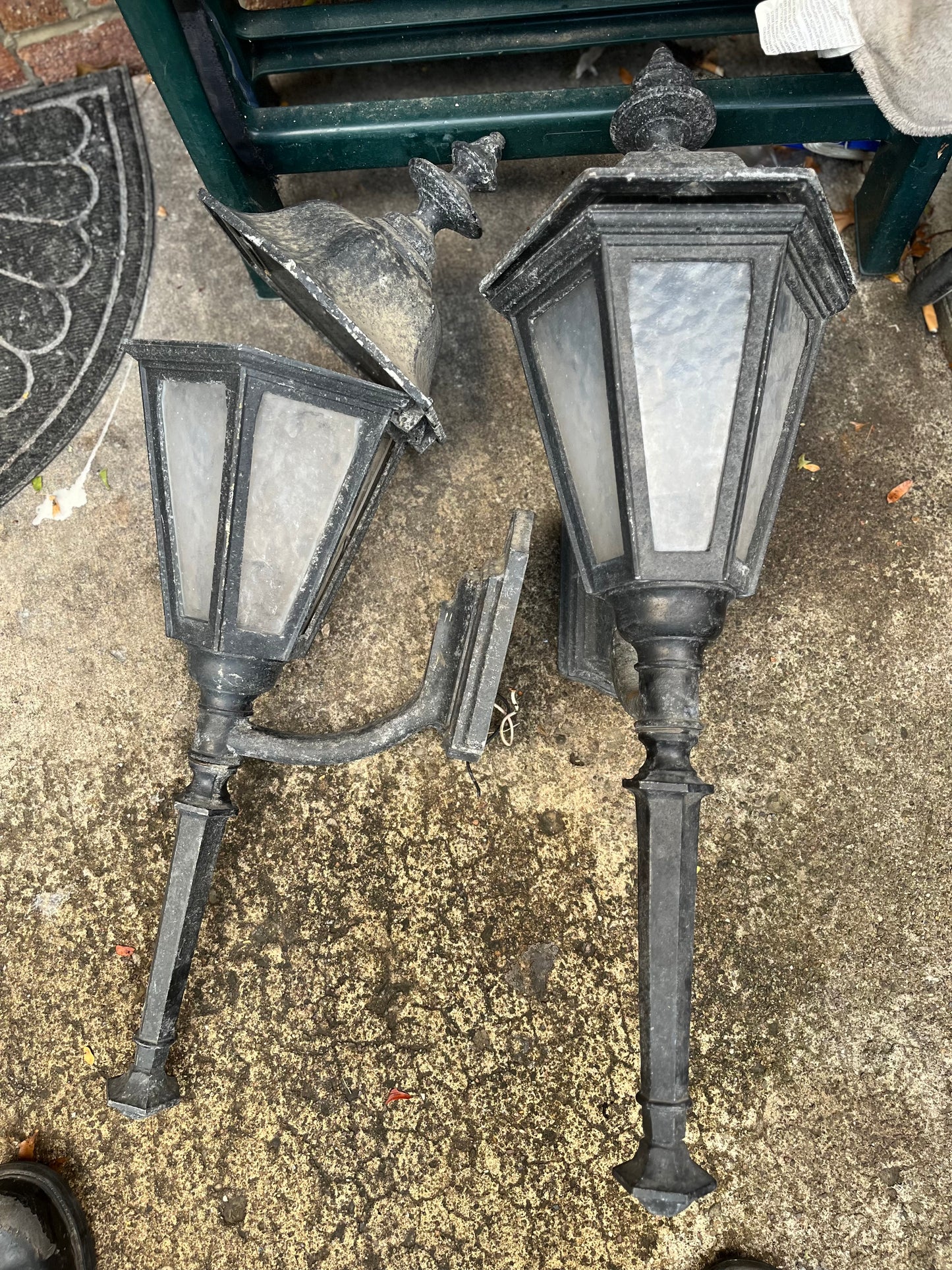 "Own a Piece of Timeless Charm: Vintage Phil R. Hinkley Co. Outdoor Lamps!"