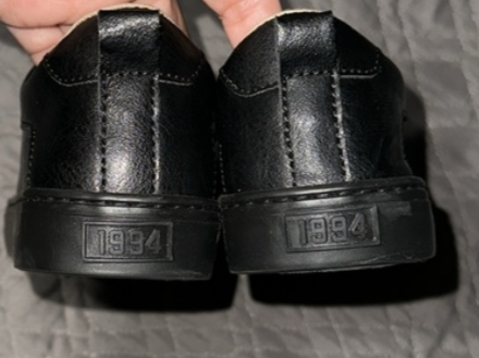 Old Navy Slip-On Youth Size 5 Boys w/ Flexible Laces